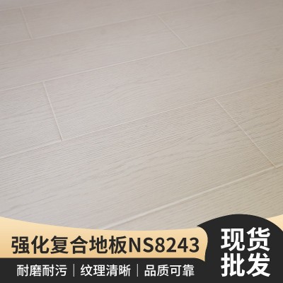 木纹12mm强化复合木地板 锁扣防潮耐磨家用商用工装地板厂家直供图2