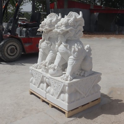 庭院门口麒麟一对汉白玉雕刻石雕摆件厂家直销别墅门前大理石麒麟图2