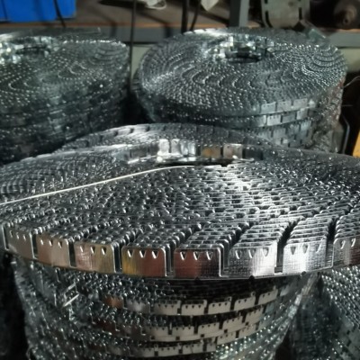 0.4MM单孔FLEX CURVE铁齿条带钉条围边条家具配件沙发五金压边条图5