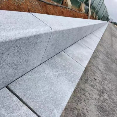 花岗岩芝麻灰路沿石芝麻白路缘石天然岩石工程侧石倒角路牙石平石