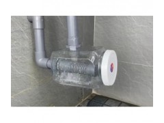 为什么要给下水管加个塑料桶