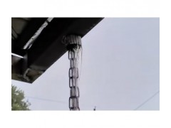 屋顶排水不靠水管，一根链条就能引水，到底是什么黑科技？